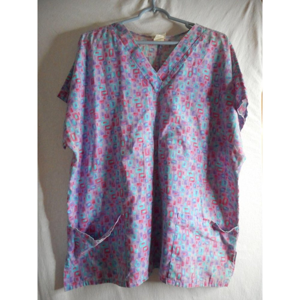 Purple Squares Sz XL Scrub Top  Medical Uniform